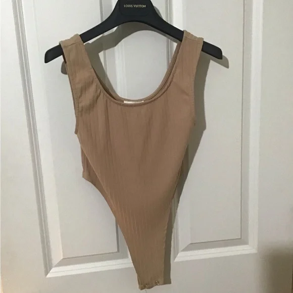 Very Nice CAPELLA BodySuit Size Small.Snaps on Bottom.Great Condition.See Pics. - Picture 4 of 4